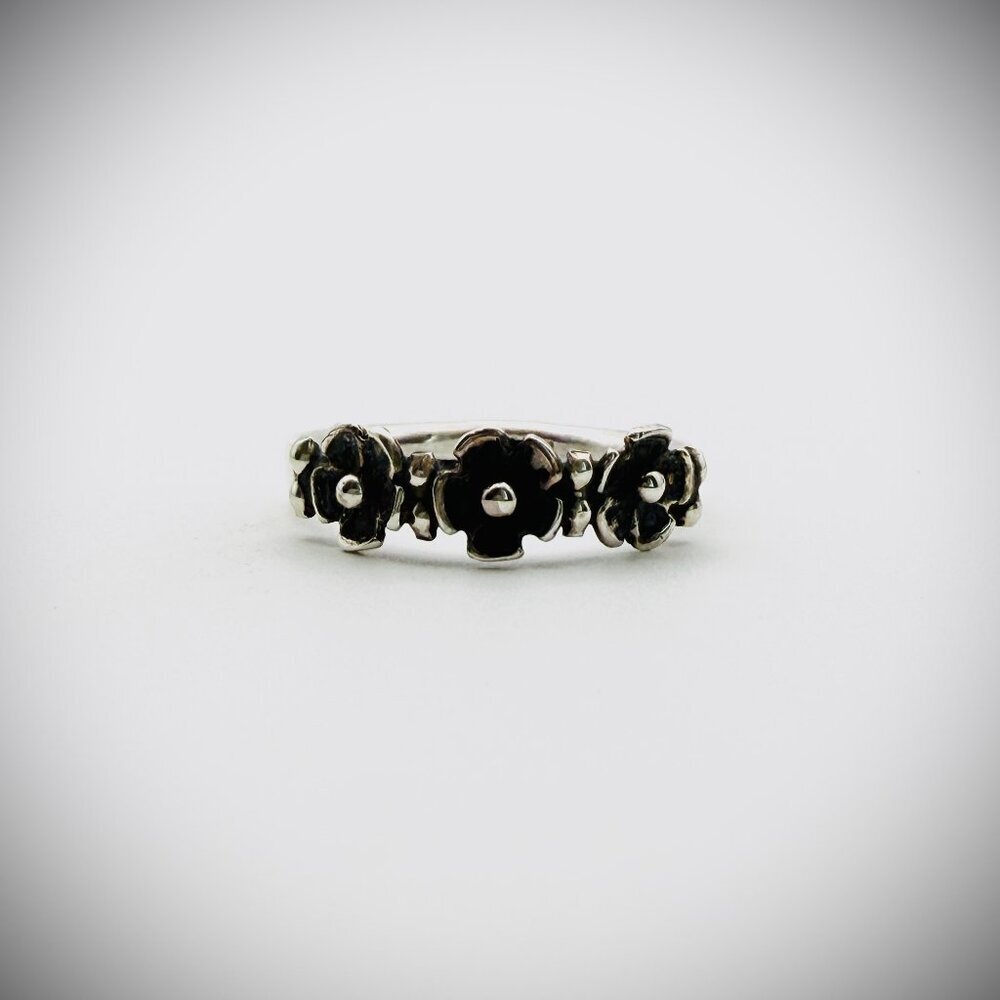 Sterling Silver Floral Band Ring – Size 7.75
